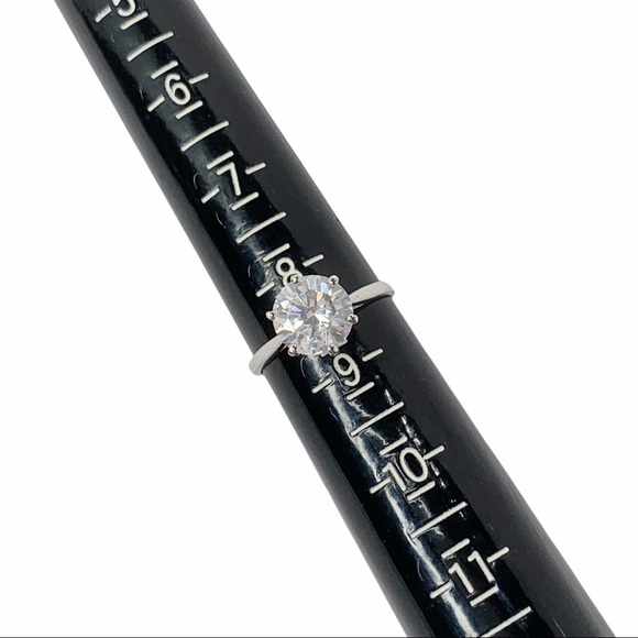 STERLING SILVER Ring Women Cubic Zirconia Solitaire Stamped .925 Size 8 1/2 - Picture 6 of 6